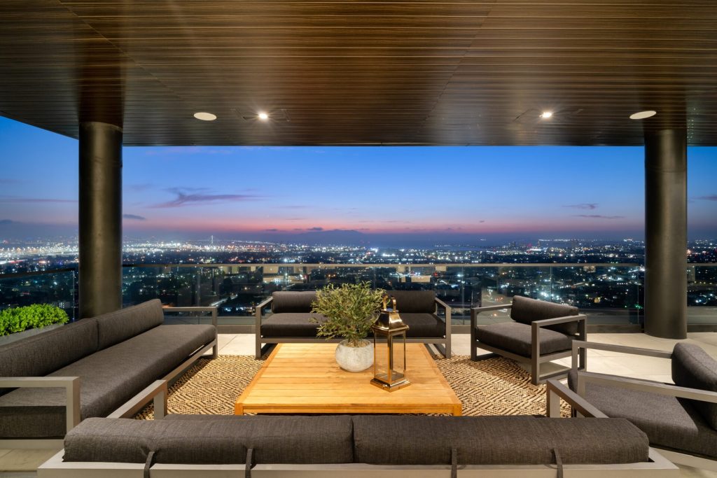 Penthouse lounge deck